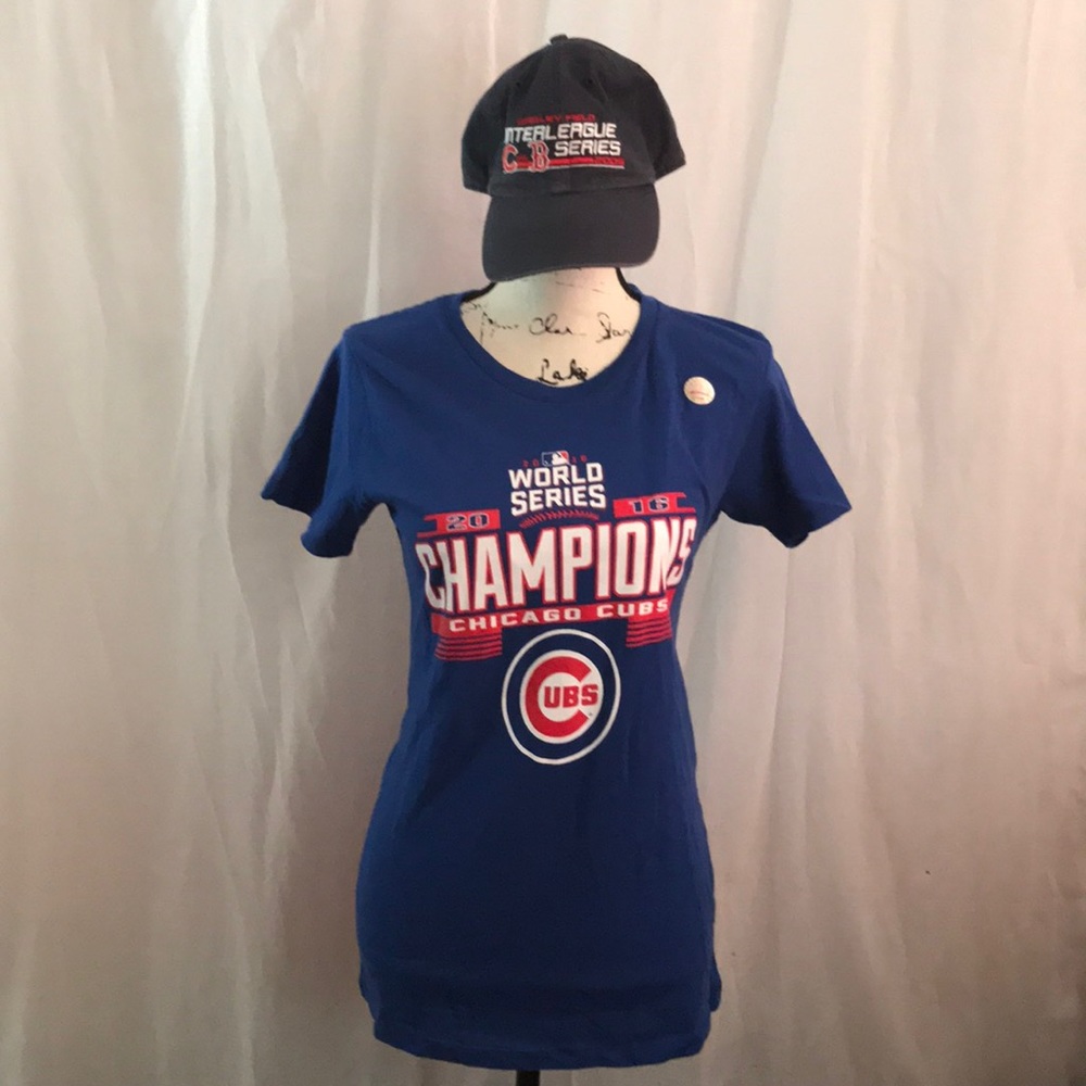 Women’s M Cubs t-shirt